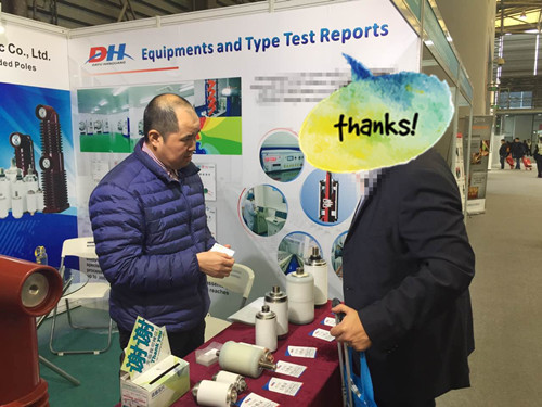 1513132927200946.jpg 羅總正在為客戶(hù)講解產(chǎn)品.jpg